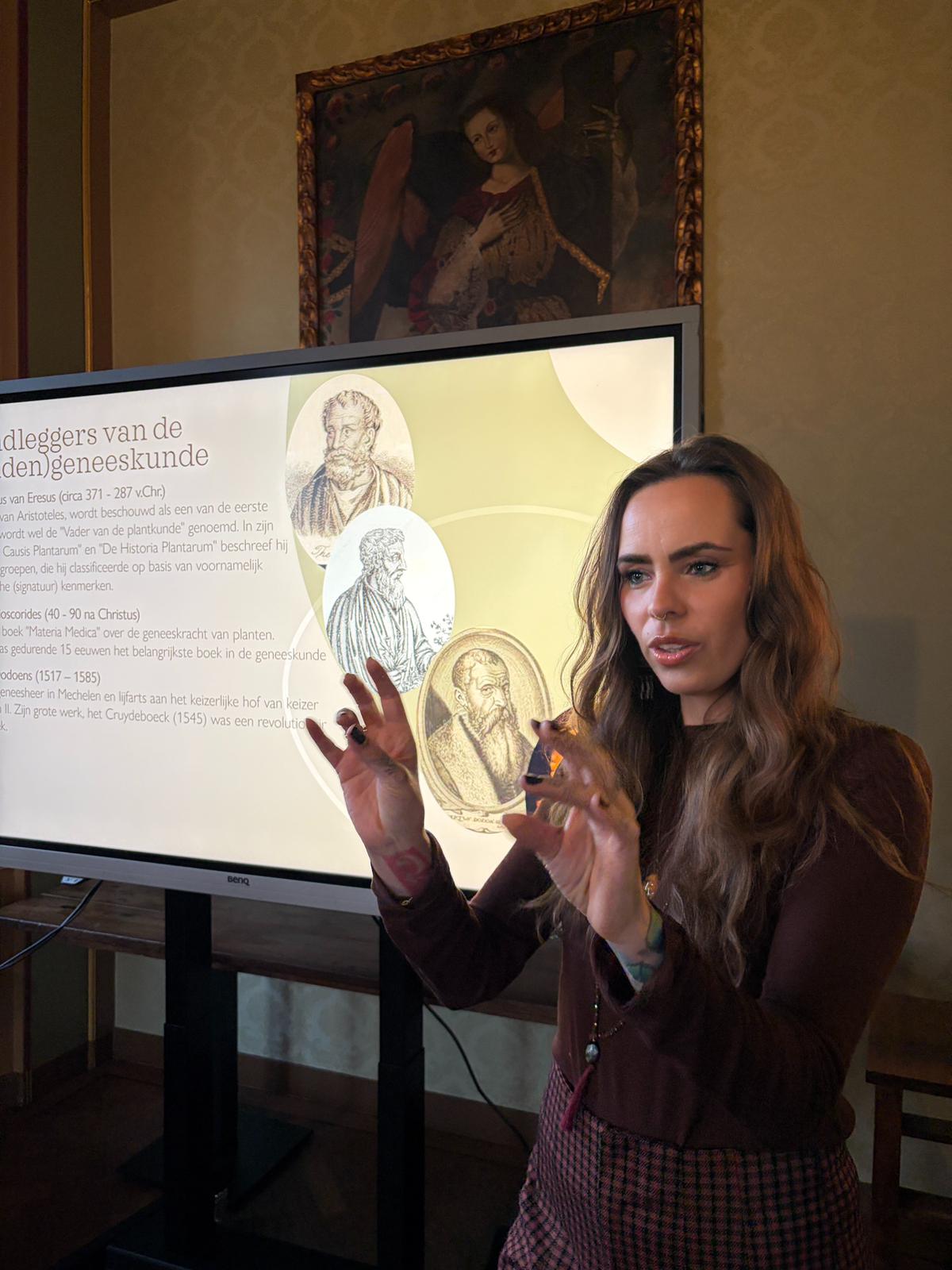 Shiva Naomi Spaarenberg als docent kruidengeneeskunde